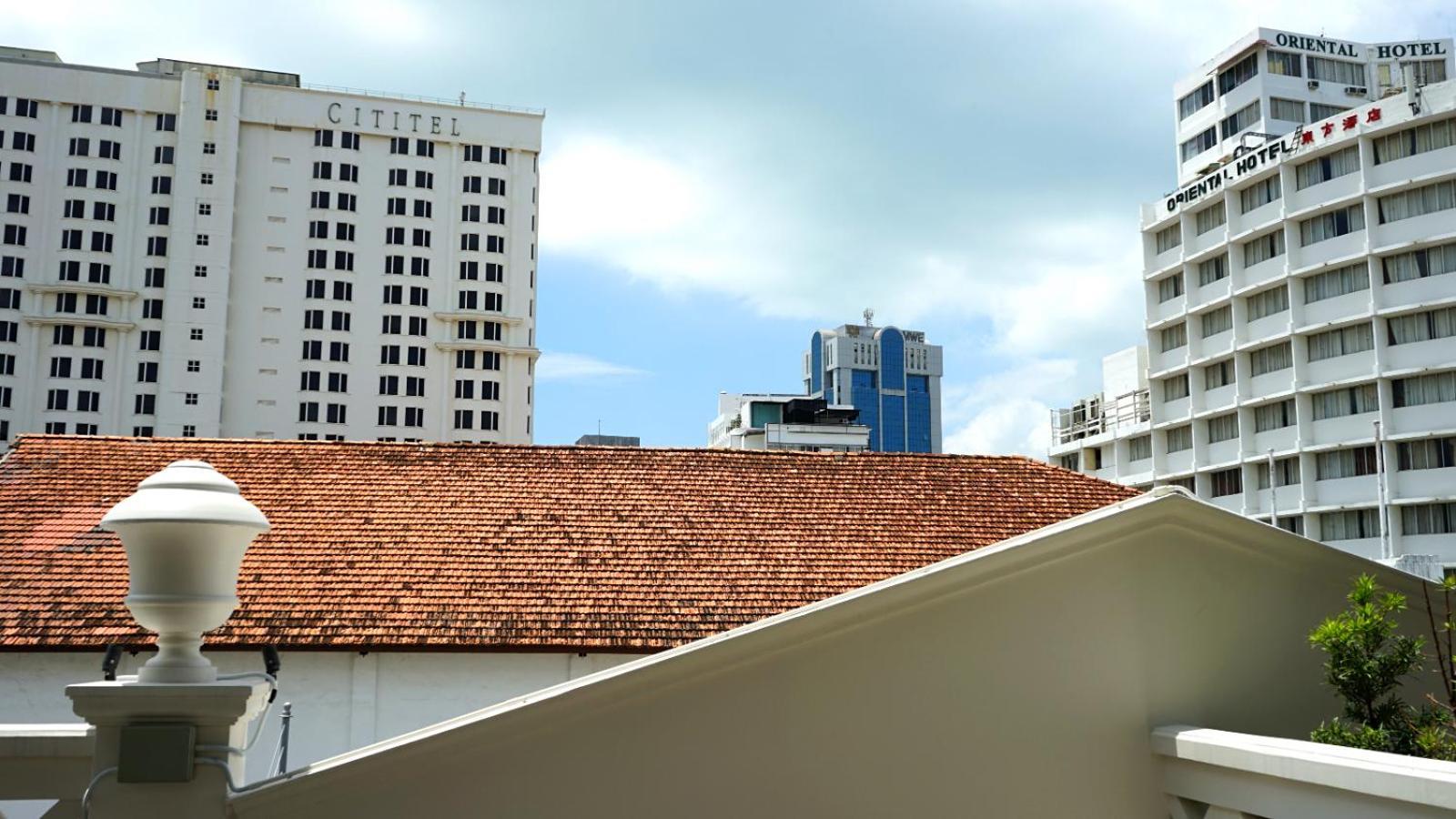 Hotel The George Penang By The Crest Collection à George Town Extérieur photo The hotel in 2011